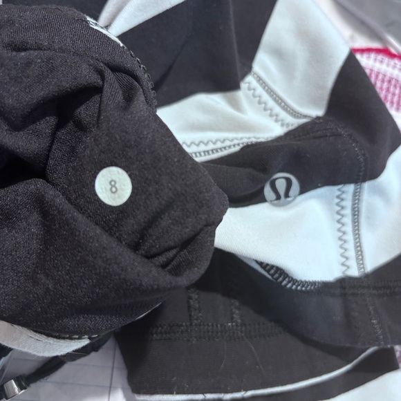 LULULEMON Sz. 8 Striped Black and White Zip Up Jacket with Thumbholes High Neck - Picture 8 of 9